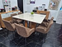 ALYS TABLE – 1,30 X1,30M WITH GLASS / ALMOND CL/OFF WHIT AVEC 06 CHAISES